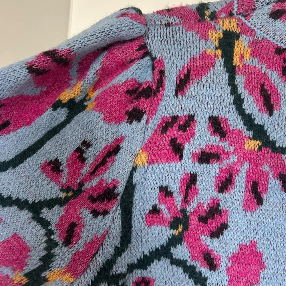 NWT Floral Knit Sweater - Pink & Blue - GORGEOUS STANDOUT Periwinkle-ish Color😍 - Picture 4 of 5